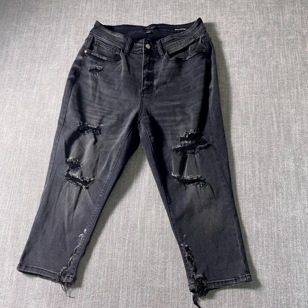 Judy Blue Capri Jeans Women 14W Gray Denim Distressed Slim Skinny Leg Streetwear